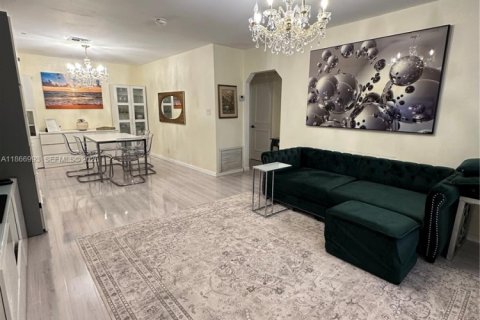 Villa ou maison à louer à Hollywood, Floride: 4 chambres, 128.67 m2 № 1898116 - photo 29