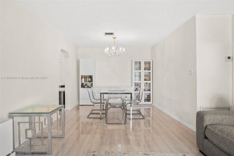 Villa ou maison à louer à Hollywood, Floride: 4 chambres, 128.67 m2 № 1898116 - photo 25