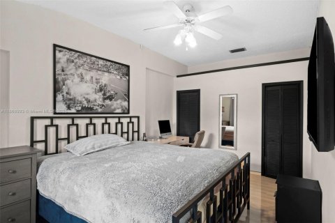 Villa ou maison à louer à Hollywood, Floride: 4 chambres, 128.67 m2 № 1898116 - photo 20