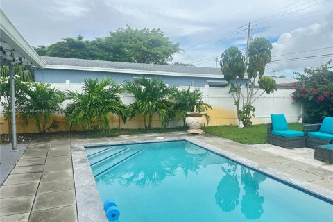 Villa ou maison à louer à Hollywood, Floride: 4 chambres, 128.67 m2 № 1898116 - photo 6