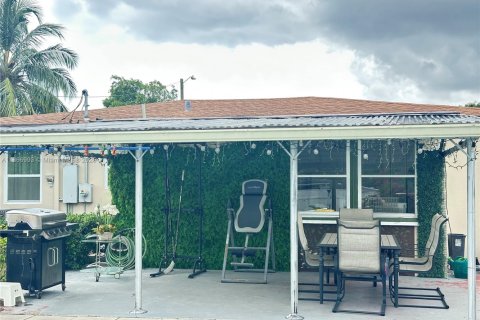 Villa ou maison à louer à Hollywood, Floride: 4 chambres, 128.67 m2 № 1898116 - photo 9