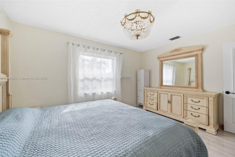 Villa ou maison à louer à Hollywood, Floride: 4 chambres, 128.67 m2 № 1898116 - photo 16