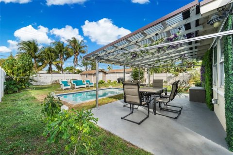 Villa ou maison à louer à Hollywood, Floride: 4 chambres, 128.67 m2 № 1898116 - photo 3