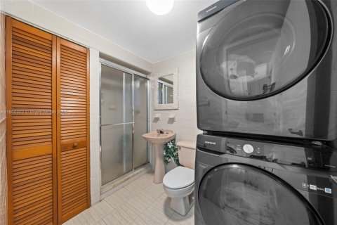 Villa ou maison à louer à Hollywood, Floride: 4 chambres, 128.67 m2 № 1898116 - photo 27