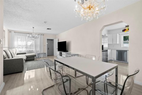 Villa ou maison à louer à Hollywood, Floride: 4 chambres, 128.67 m2 № 1898116 - photo 26