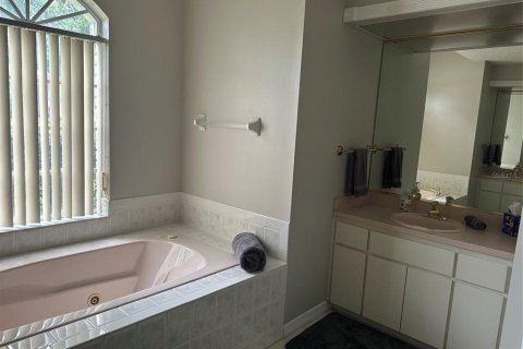 House in Weeki Wachee, Florida 3 bedrooms, 220.55 sq.m. № 2201767 - photo 19