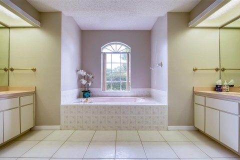 House in Weeki Wachee, Florida 3 bedrooms, 220.55 sq.m. № 2201767 - photo 17