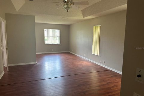 House in Weeki Wachee, Florida 3 bedrooms, 220.55 sq.m. № 2201767 - photo 14