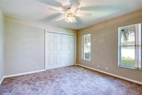 House in Weeki Wachee, Florida 3 bedrooms, 220.55 sq.m. № 2201767 - photo 22