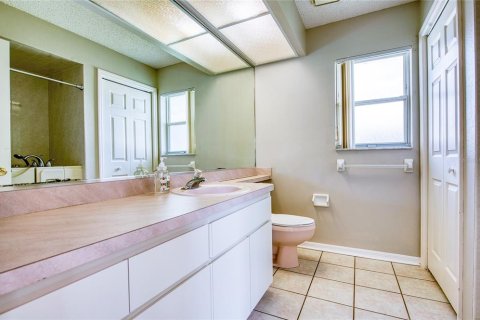 House in Weeki Wachee, Florida 3 bedrooms, 220.55 sq.m. № 2201767 - photo 23