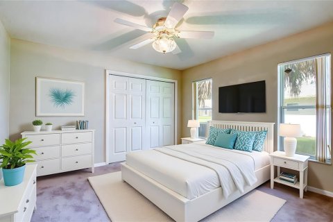 House in Weeki Wachee, Florida 3 bedrooms, 220.55 sq.m. № 2201767 - photo 21