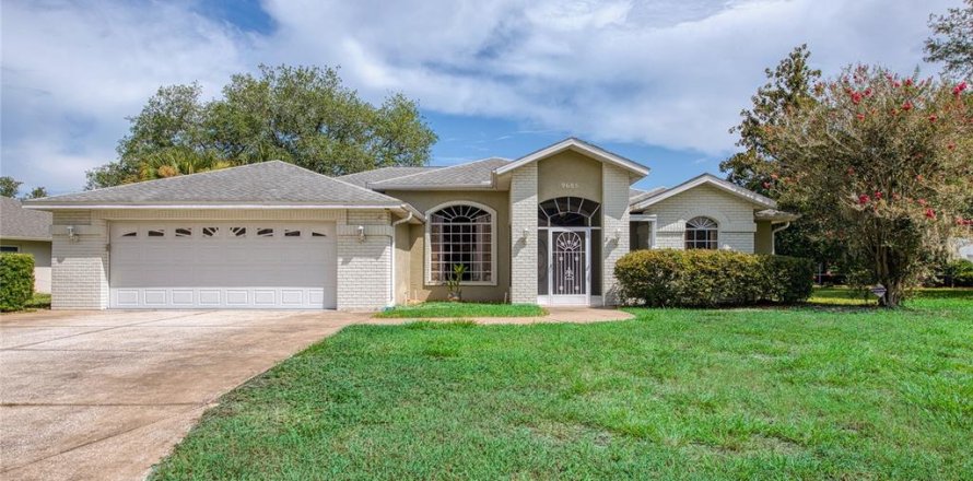 House in Weeki Wachee, Florida 3 bedrooms, 220.55 sq.m. № 2201767