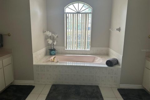House in Weeki Wachee, Florida 3 bedrooms, 220.55 sq.m. № 2201767 - photo 18