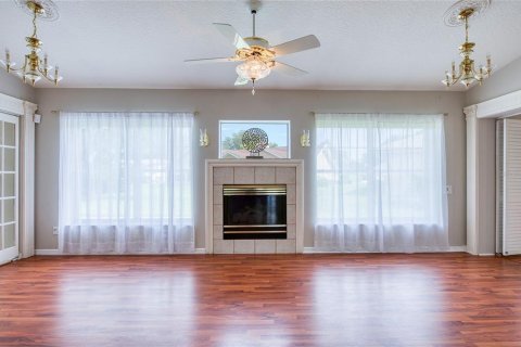 House in Weeki Wachee, Florida 3 bedrooms, 220.55 sq.m. № 2201767 - photo 10