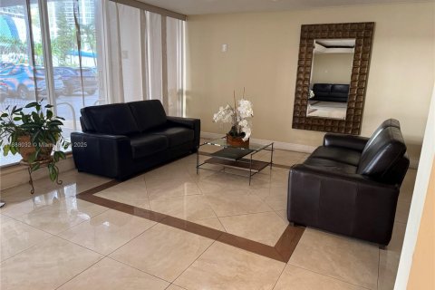Купить кондоминиум в Халландейл-Бич, Флорида 2 спальни, 122.17м2, № 1941493 - фото 15