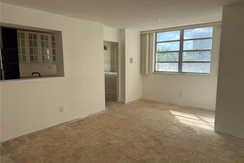 Купить кондоминиум в Халландейл-Бич, Флорида 2 спальни, 122.17м2, № 1941493 - фото 6