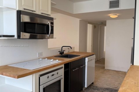 Купить кондоминиум в Халландейл-Бич, Флорида 2 спальни, 122.17м2, № 1941493 - фото 4