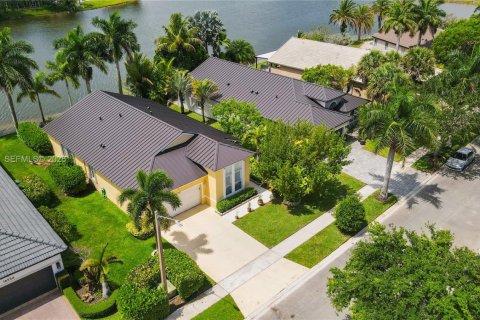 Casa en venta en Pembroke Pines, Florida, 3 dormitorios, 184.97 m2 № 2084898 - foto 11