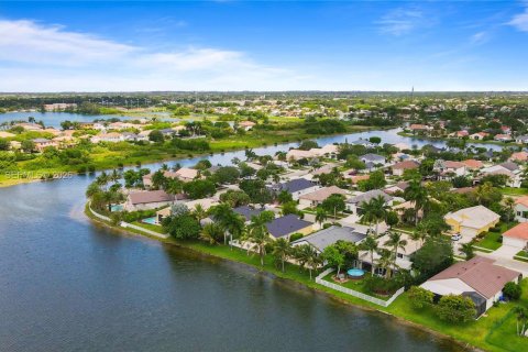 Casa en venta en Pembroke Pines, Florida, 3 dormitorios, 184.97 m2 № 2084898 - foto 15