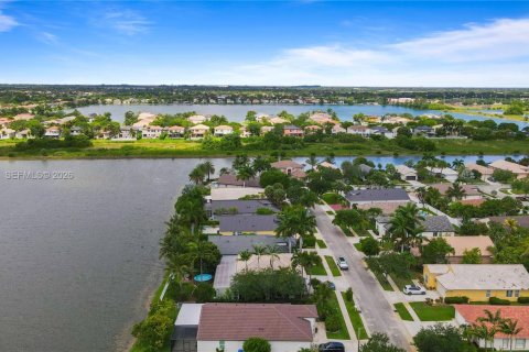Casa en venta en Pembroke Pines, Florida, 3 dormitorios, 184.97 m2 № 2084898 - foto 16