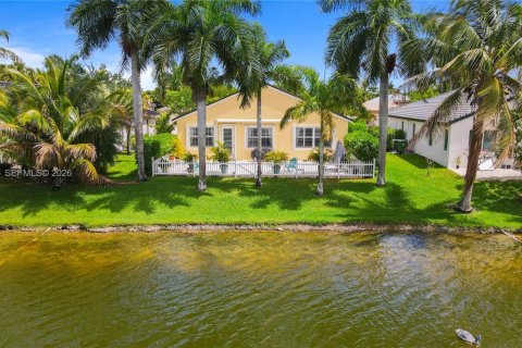 Casa en venta en Pembroke Pines, Florida, 3 dormitorios, 184.97 m2 № 2084898 - foto 8