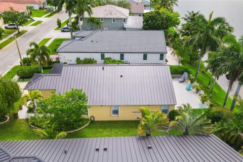 Casa en venta en Pembroke Pines, Florida, 3 dormitorios, 184.97 m2 № 2084898 - foto 7