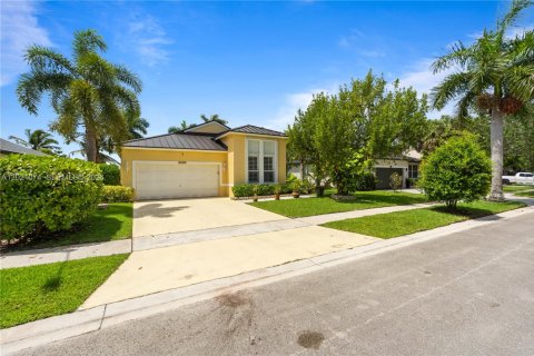 Casa en venta en Pembroke Pines, Florida, 3 dormitorios, 184.97 m2 № 2084898 - foto 2
