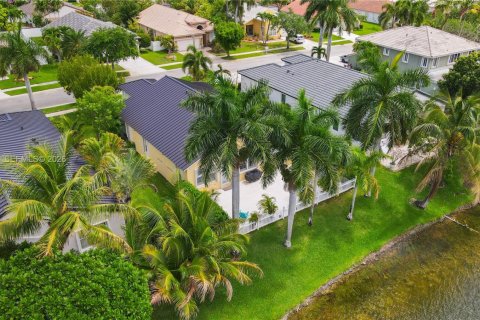 Casa en venta en Pembroke Pines, Florida, 3 dormitorios, 184.97 m2 № 2084898 - foto 10