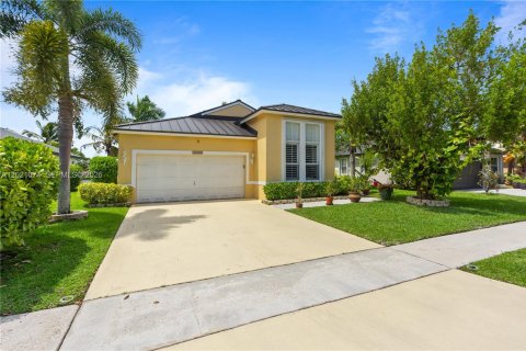 Casa en venta en Pembroke Pines, Florida, 3 dormitorios, 184.97 m2 № 2084898 - foto 3