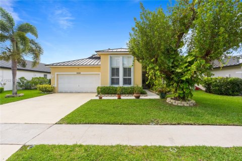 Casa en venta en Pembroke Pines, Florida, 3 dormitorios, 184.97 m2 № 2084898 - foto 4