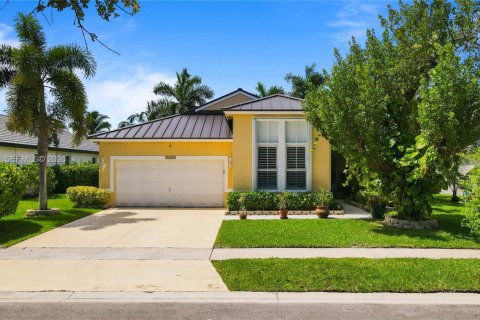 Casa en Pembroke Pines, Florida 3 dormitorios, 184.97 m2 № 2084898