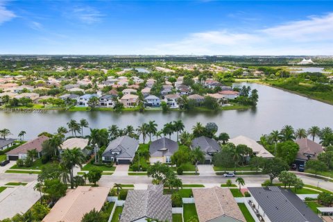 Casa en venta en Pembroke Pines, Florida, 3 dormitorios, 184.97 m2 № 2084898 - foto 13