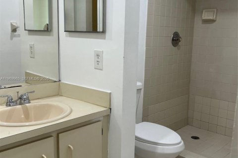 Condo in Miami, Florida, 3 bedrooms  № 2030755 - photo 8