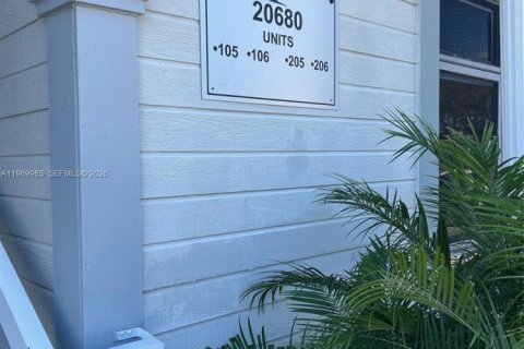 Condo in Miami, Florida, 3 bedrooms  № 2030755 - photo 2