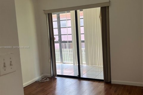 Condo in Miami, Florida, 3 bedrooms  № 2030755 - photo 13