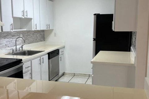 Condo in Miami, Florida, 3 bedrooms  № 2030755 - photo 4