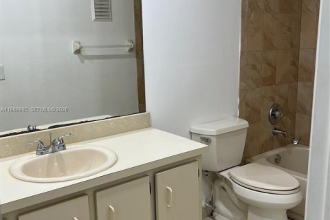 Condo in Miami, Florida, 3 bedrooms  № 2030755 - photo 9