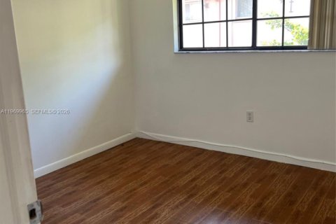 Condo in Miami, Florida, 3 bedrooms  № 2030755 - photo 10