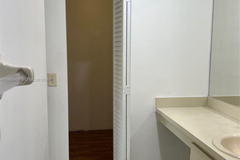 Condo in Miami, Florida, 3 bedrooms  № 2030755 - photo 7