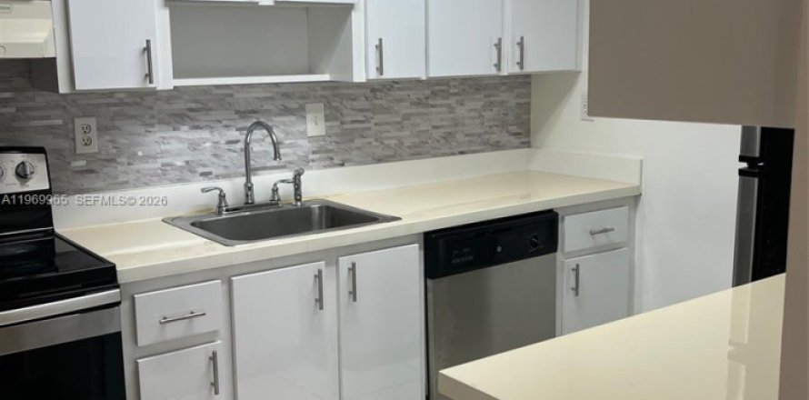 Condo in Miami, Florida, 3 bedrooms  № 2030755