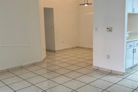 Condo in Miami, Florida, 3 bedrooms  № 2030755 - photo 5