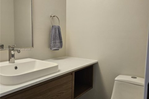 Condo in Hallandale Beach, Florida, 1 bedroom  № 2086743 - photo 6