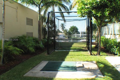 Condo in Hallandale Beach, Florida, 1 bedroom  № 2086743 - photo 23
