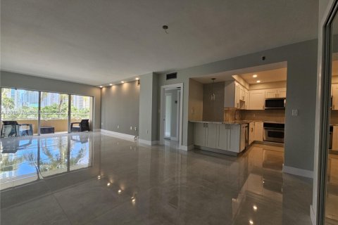 Condo in Hallandale Beach, Florida, 1 bedroom  № 2086743