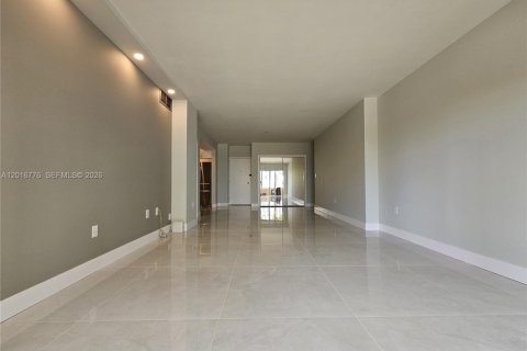 Condo in Hallandale Beach, Florida, 1 bedroom  № 2086743 - photo 5