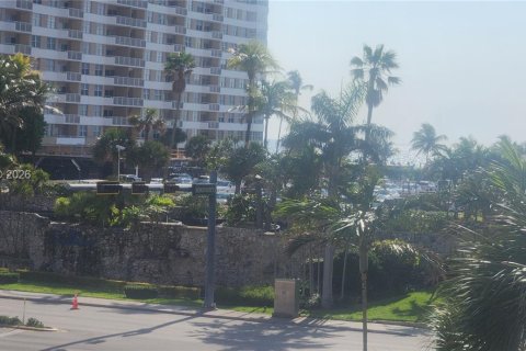 Condo in Hallandale Beach, Florida, 1 bedroom  № 2086743 - photo 10
