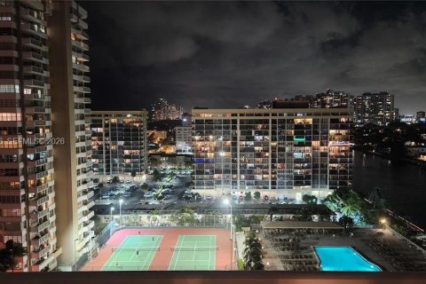 Condo in Hallandale Beach, Florida, 1 bedroom  № 2086743 - photo 15