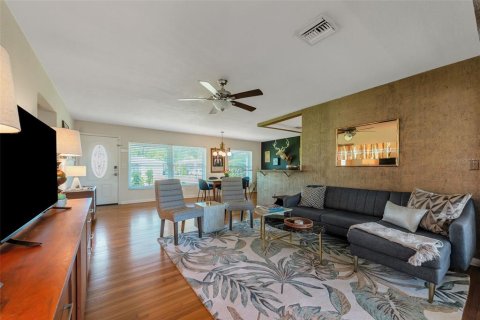 House in Clearwater, Florida 2 bedrooms, 124.21 sq.m. № 1774900 - photo 8