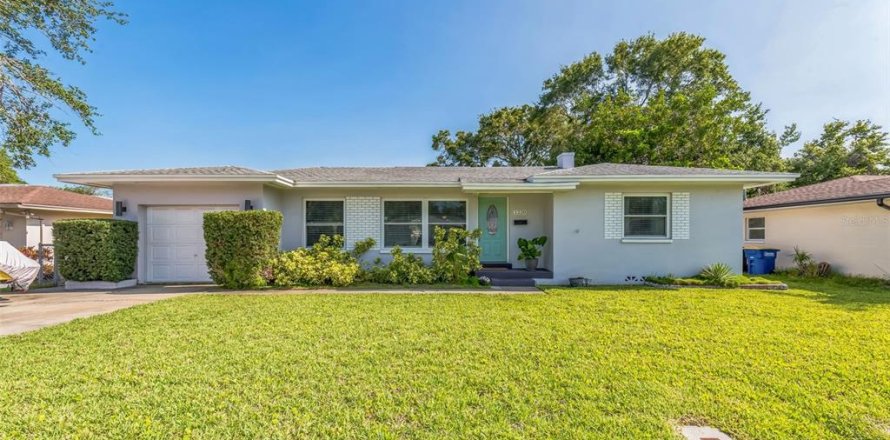 House in Clearwater, Florida 2 bedrooms, 124.21 sq.m. № 1774900