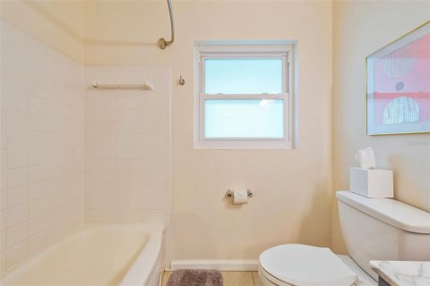 House in Clearwater, Florida 2 bedrooms, 124.21 sq.m. № 1774900 - photo 29